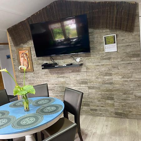 Grand Chalet Tout Equipe 6 Personnes Proche Des Plages Du Debarquement Sommervieu Exterior foto